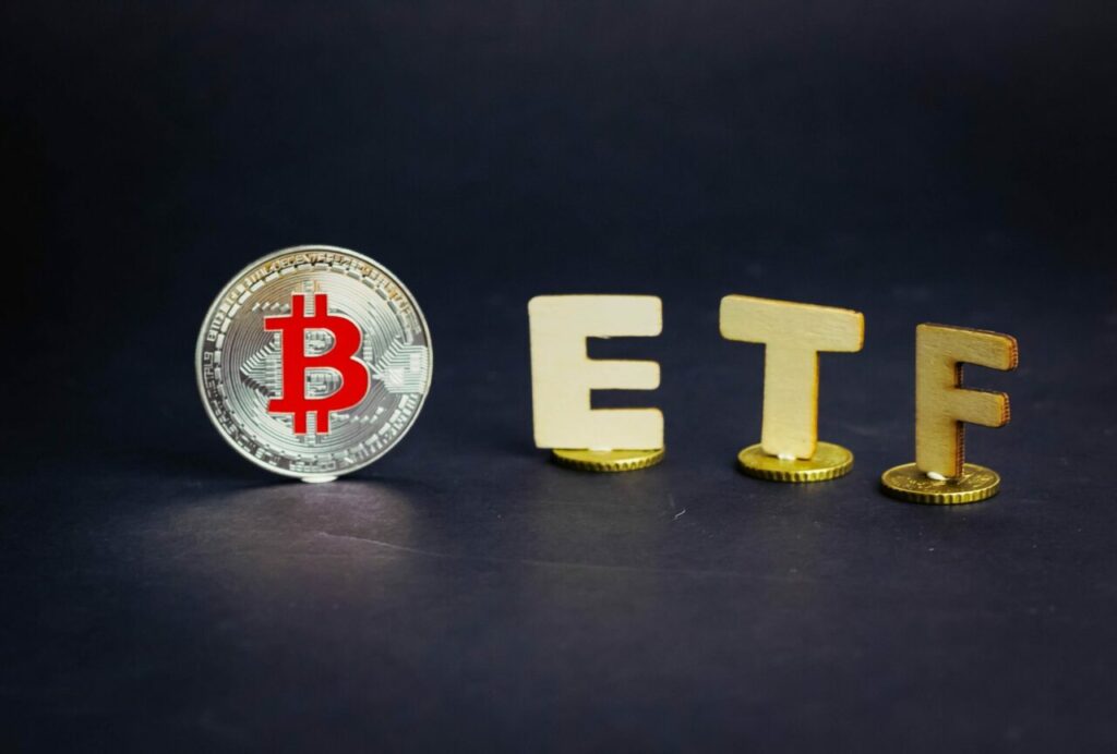 تأیید ETFهای بیت کوین و سهم ۹۹.۵ درصدی آمریکا از معاملات ETF ارزهای دیجیتال