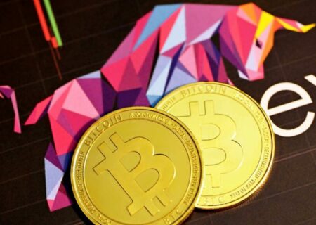 بیت کوین ۷۱ هزار دلار بخریم، بفروشیم یا هولد کنیم؟