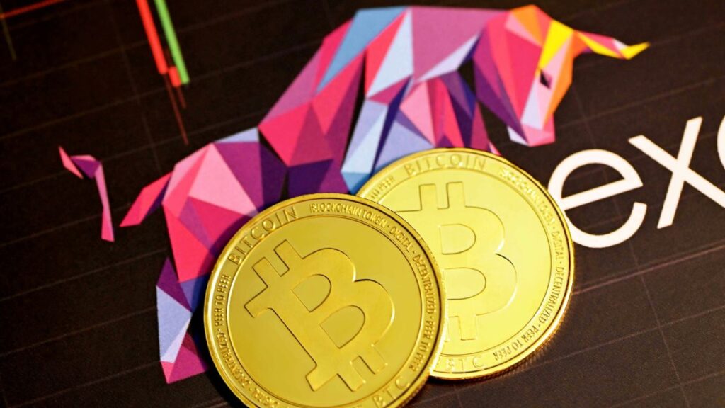 بیت کوین ۷۱ هزار دلار بخریم، بفروشیم یا هولد کنیم؟