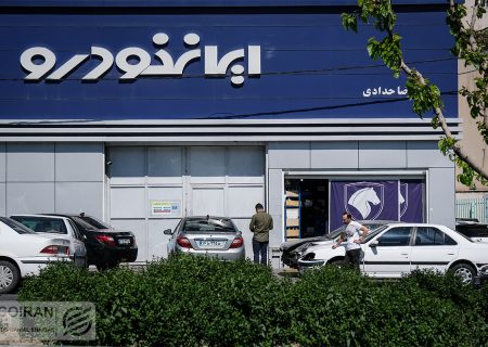 ایران خودرو سر دوراهی توقف تولید و بروزرسانی قیمت