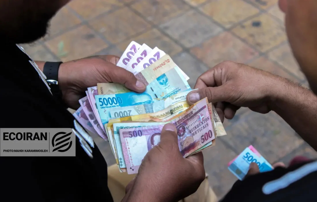 اختلاف ۶۰۰۰ تومانی نرخ دلار از تابلو صرافی‌ تا قیمت معامله!