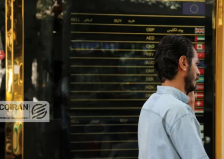 قیمت دلار ۳ کانال بالا رفت | قیمت روی ۱۳۷۳۲۰ تومان بسته شد