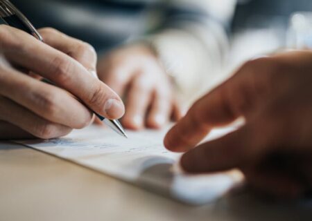 صرافی‌های ارز دیجیتال در ایران با چه مجوزهایی می‌توانند فعالیت کنند؟