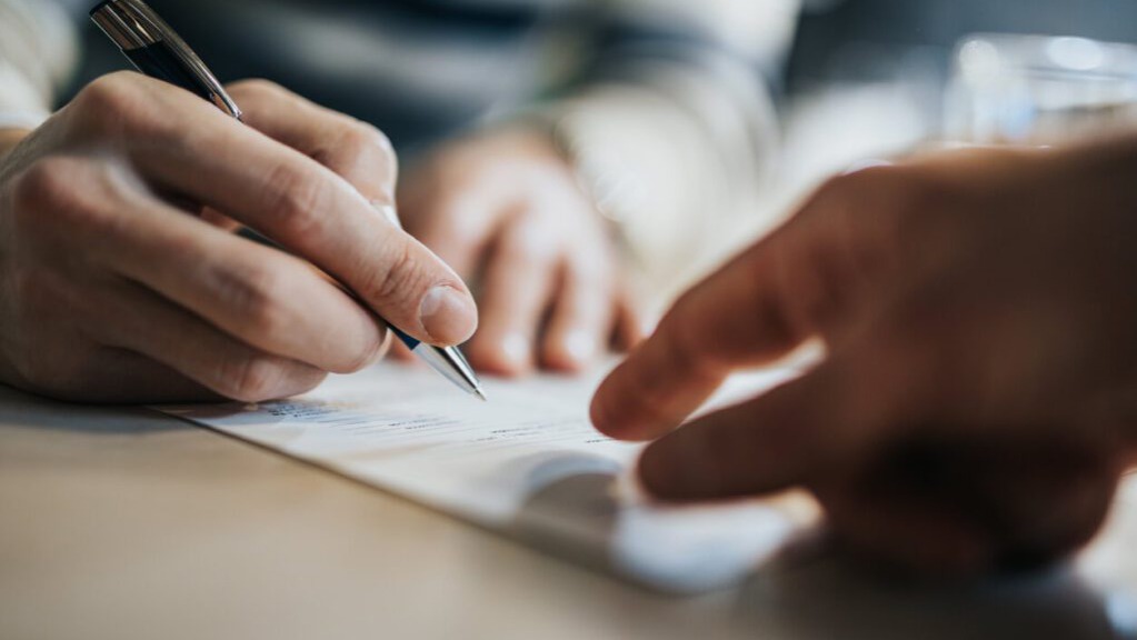 صرافی‌های ارز دیجیتال در ایران با چه مجوزهایی می‌توانند فعالیت کنند؟